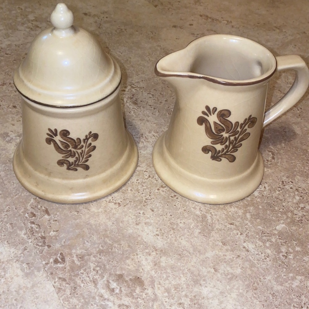 Pfaltzgraff cream and sugar set